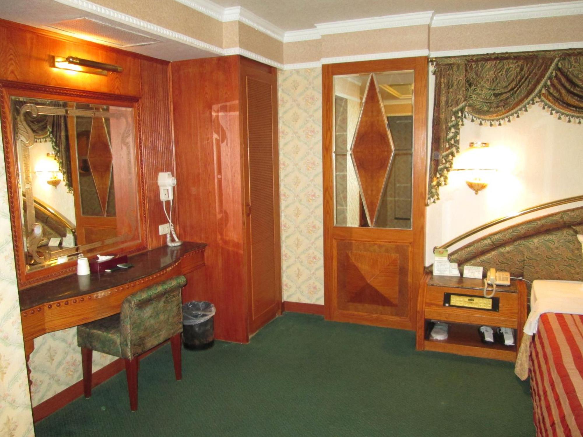 Huangjia Motel Тайнань Экстерьер фото