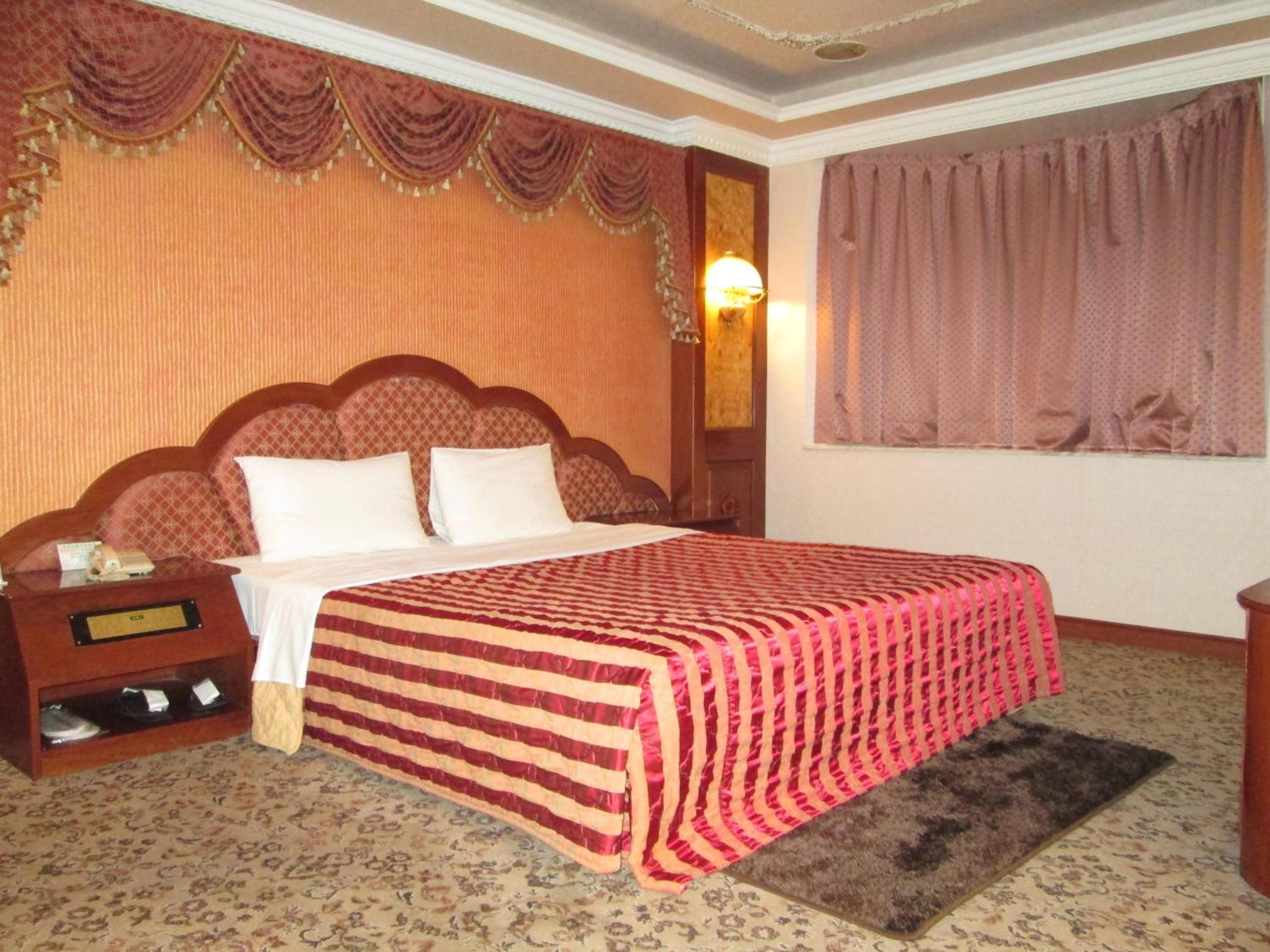 Huangjia Motel Тайнань Экстерьер фото