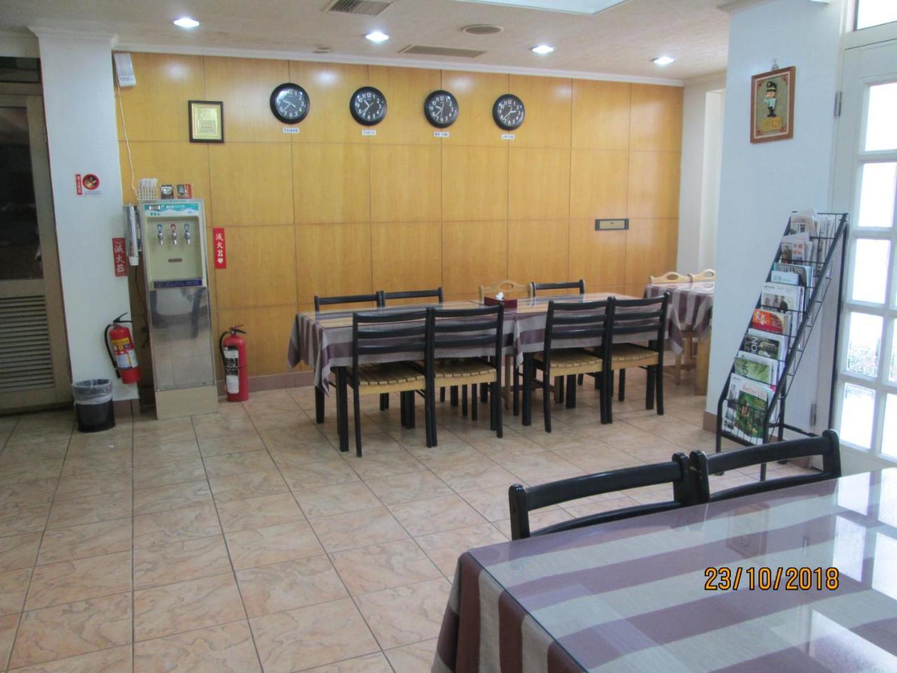 Huangjia Motel Тайнань Экстерьер фото